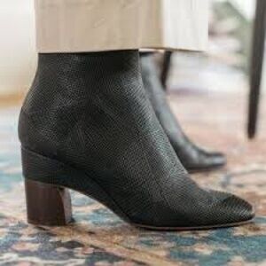 Cocuco Embossed Leather Almond Toe Block Heel Boots Booties 38 / 8